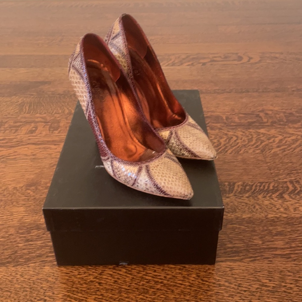 Gucci Python Pumps - Picture 4 of 7